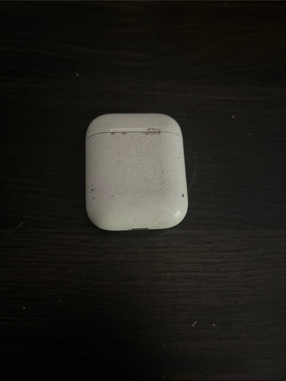 Apple White Earbud Charging Case